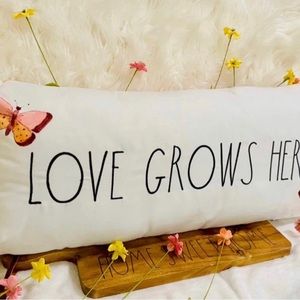 ♡Rae Dunn LOVE GROWS HERE indoor/ outdoor pillow! Rare! HTF! Farmhouse decor!♡